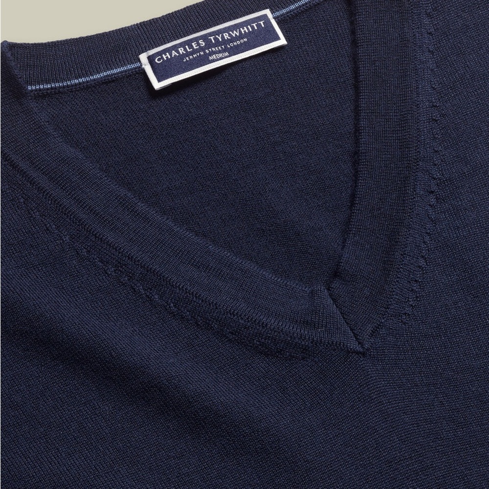 Charles Tyrwhitt Pure Merino Crew Neck - Picture 4 of 6